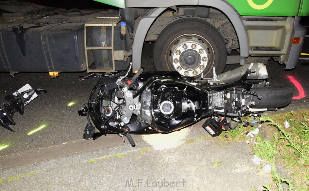 Schwerer Motorrad Unfall Feldkassel Robert Boschstr Edsel Fordstr P083.JPG - Miklos Laubert